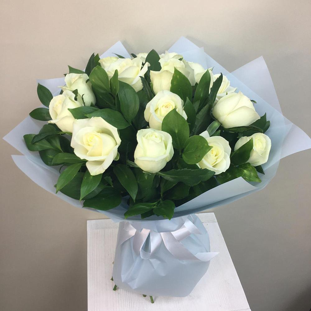 Букет 15 Белых роз Проуд в Парфентьево