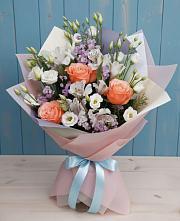 Букет цветов из:  Лизиантусы, Розы, Альстромерии и Гипсофила в Парфентьево