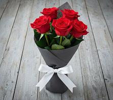Букет 5 Красных роз Эдлесс Лав в Парфентьево