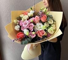 Букет цветов из:  Розы, Лизиантусы и Гвоздики #REPLACE_PRED# Парфентьево