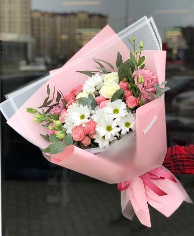 Букет цветов из: Розы, Лизиантусы и Хризантемы в Парфентьево